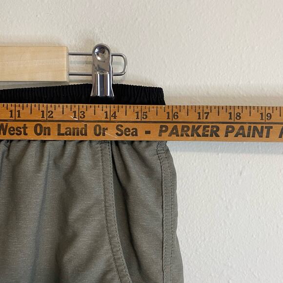 Vuori Men's Shorts Kore Lined Green Stripe Workout Gym Stretch - Picture 6 of 7